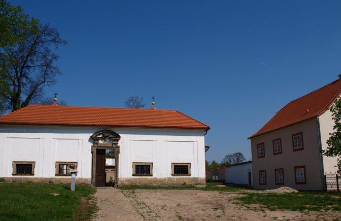 Mimoň