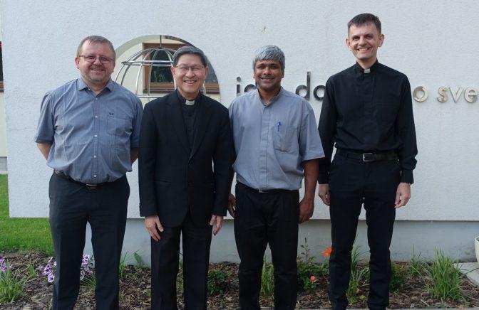 Filipínsky kardinál Luis Antonio Tagle navštívil dom verbistov v Bratislave