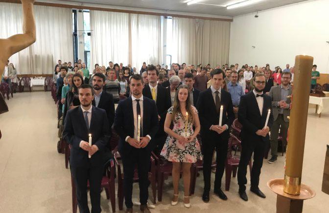Desať dospelých prijalo sviatosti v UPeCe Bratislava
