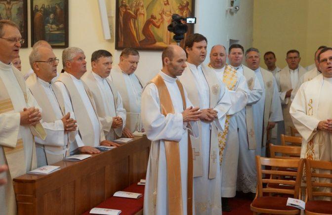 V Nitre vysvätili troch novokňazov verbistov