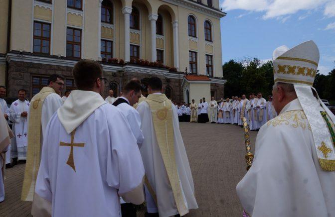 V Nitre vysvätili troch novokňazov verbistov