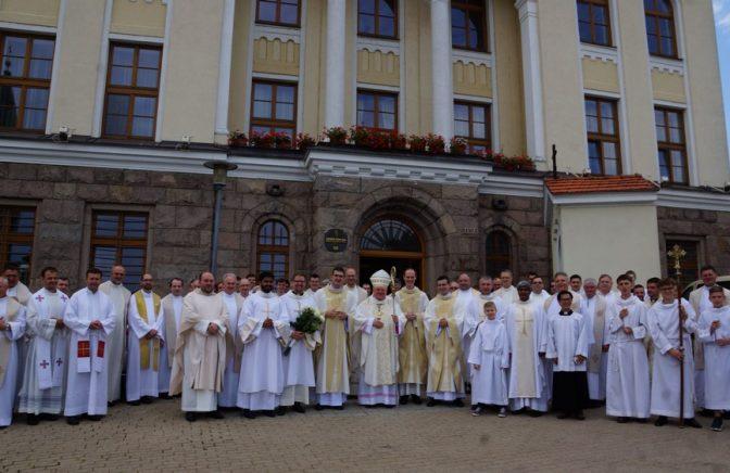 V Nitre vysvätili troch novokňazov verbistov