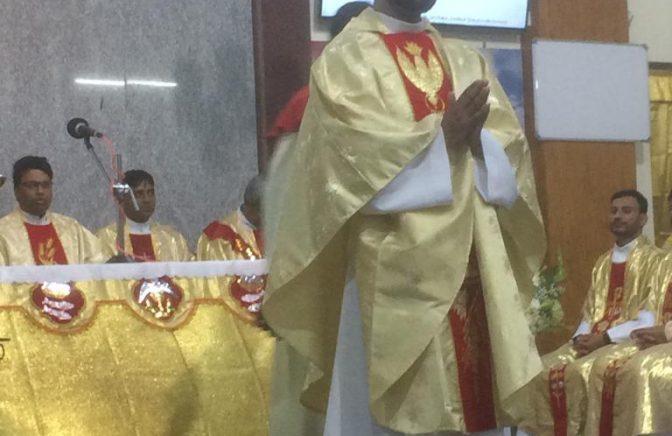 Donnie Sequeira vysvätený na kňaza