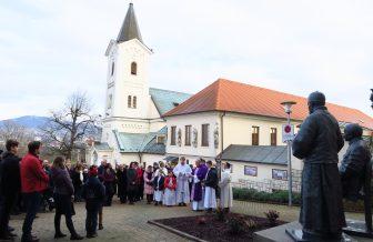 Nové sochy sv. Arnola Janssena a sv. Jozefa Freinademetza