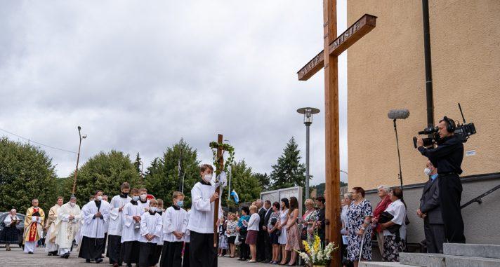 SVĚCENÍ KOSTELA A OLTÁŘE POVÝŠENÍ SVATÉHO KŘÍŽE V HALENKOVĚ