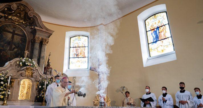 SVĚCENÍ KOSTELA A OLTÁŘE POVÝŠENÍ SVATÉHO KŘÍŽE V HALENKOVĚ
