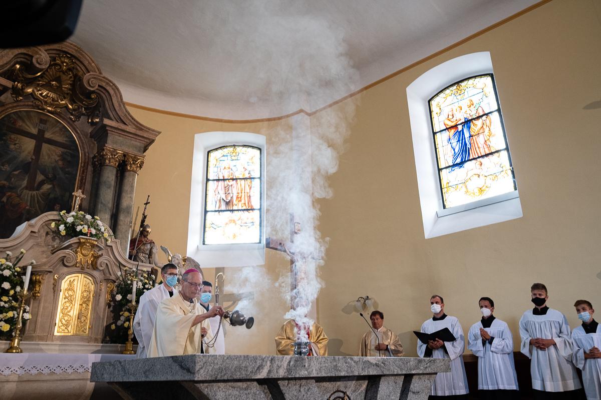 SVĚCENÍ KOSTELA A OLTÁŘE POVÝŠENÍ SVATÉHO KŘÍŽE V HALENKOVĚ