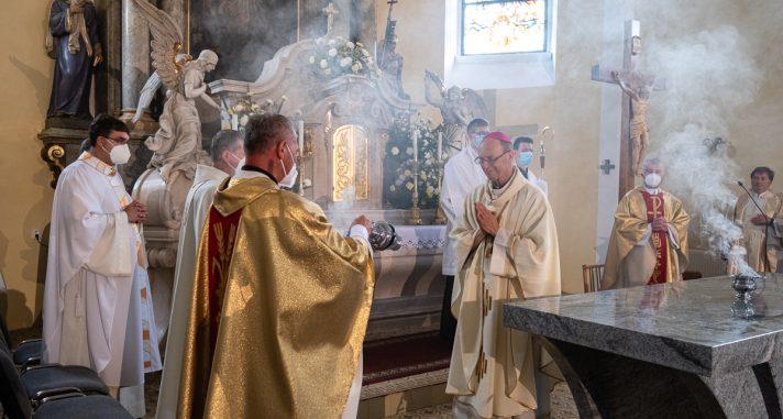 SVĚCENÍ KOSTELA A OLTÁŘE POVÝŠENÍ SVATÉHO KŘÍŽE V HALENKOVĚ