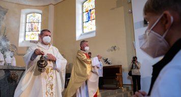SVĚCENÍ KOSTELA A OLTÁŘE POVÝŠENÍ SVATÉHO KŘÍŽE V HALENKOVĚ