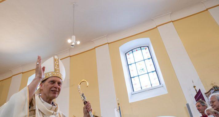 SVĚCENÍ KOSTELA A OLTÁŘE POVÝŠENÍ SVATÉHO KŘÍŽE V HALENKOVĚ