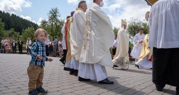 SVĚCENÍ KOSTELA A OLTÁŘE POVÝŠENÍ SVATÉHO KŘÍŽE V HALENKOVĚ