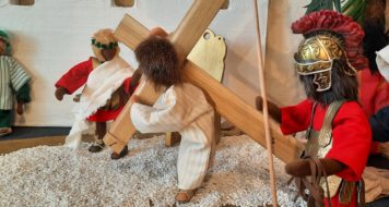 KRÍŽOVÁ CESTA S BIBLICKÝMI POSTAVIČKAMI